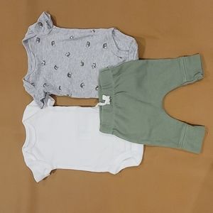 3/$25 - Carters Newborn 3 piece set